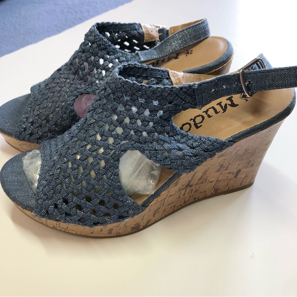 Mudd Wedge Sandals Women size 8, Blue